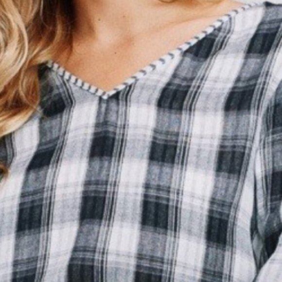 Black & White Plaid Bow Cuff Long Sleeved Top - Picture 2 of 5